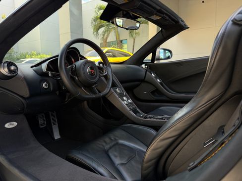 Used 2015 McLaren 650S Spider RWD image 21