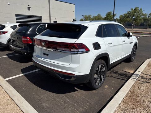 Used 2025 Volkswagen Atlas Cross Sport SE FWD image 3