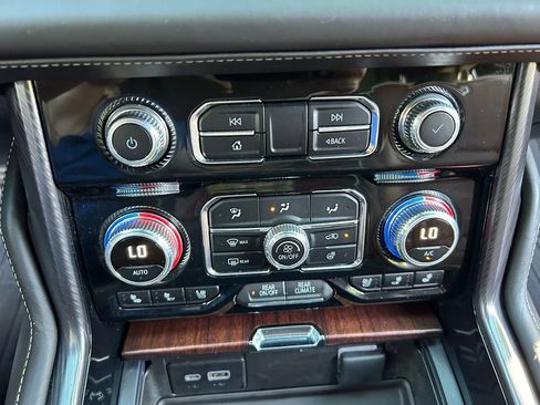 Used 2023 GMC Yukon Denali Ultimate AWD/4WD image 36