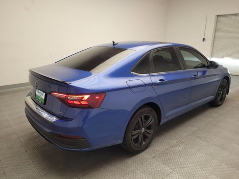 Used 2024 Volkswagen Jetta SE w/ Panoramic Sunroof Package image 9