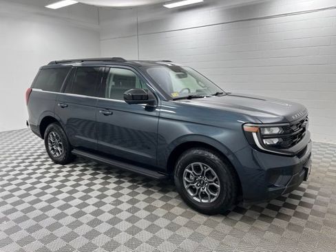 Used 2025 Ford Expedition Active AWD/4WD image 4