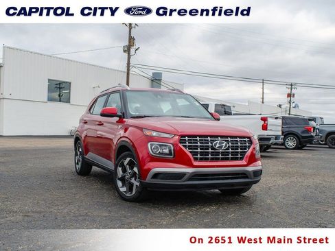 Used 2021 Hyundai Venue SEL image 1