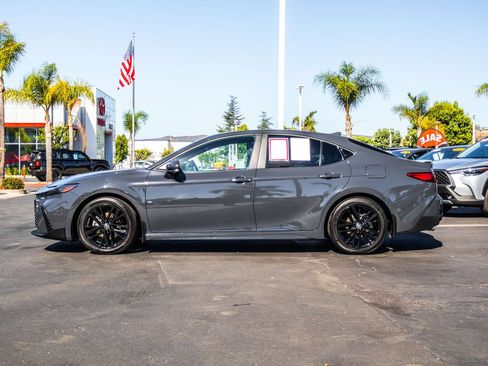Used 2026 Toyota Camry SE w/ Convenience Package FWD image 4