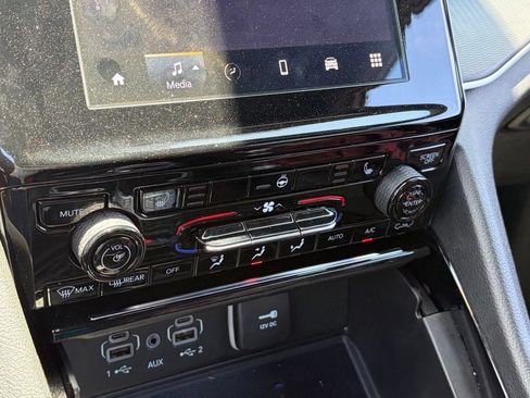 Used 2023 Jeep Grand Cherokee L Laredo AWD/4WD image 9