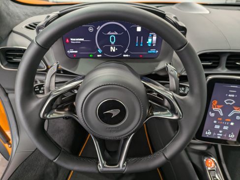 Used 2025 McLaren Artura RWD image 11