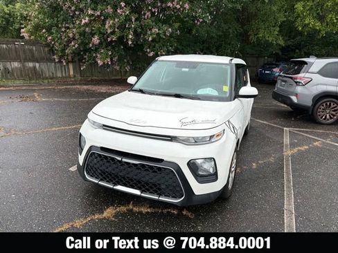 Used 2022 Kia Soul LX FWD image 1
