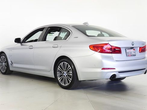 Used 2019 BMW 530e w/ Premium Package image 9