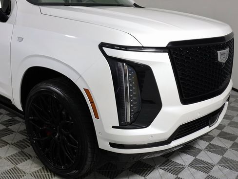 Used 2025 Cadillac Escalade Sport Platinum w/ LPO, ONYX Package image 47