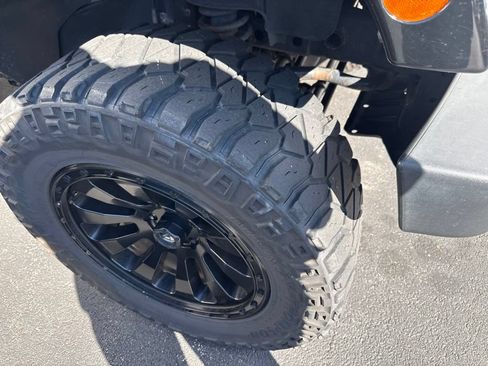 Used 2015 Jeep Wrangler Unlimited Rubicon w/ Connectivity Group AWD/4WD image 3