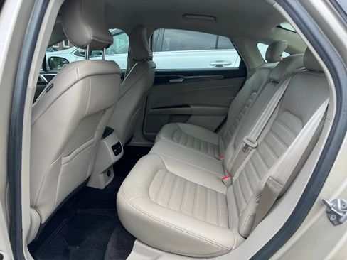 Used 2017 Ford Fusion SE w/ Fusion SE Technology Package AWD/4WD image 8