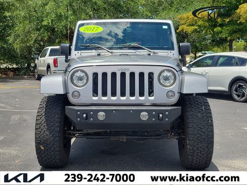 Used 2017 Jeep Wrangler Sahara w/ Connectivity Group AWD/4WD image 2