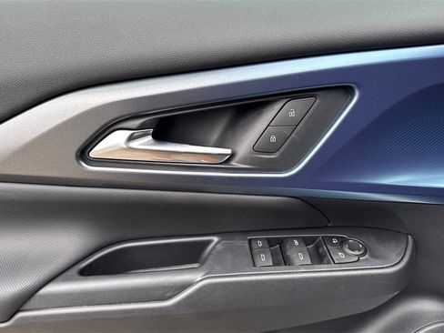 New 2026 Chevrolet Equinox EV LT image 11