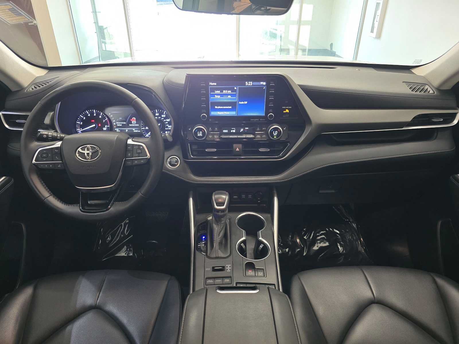 Used 2020 Toyota Highlander XLE AWD/4WD image 10