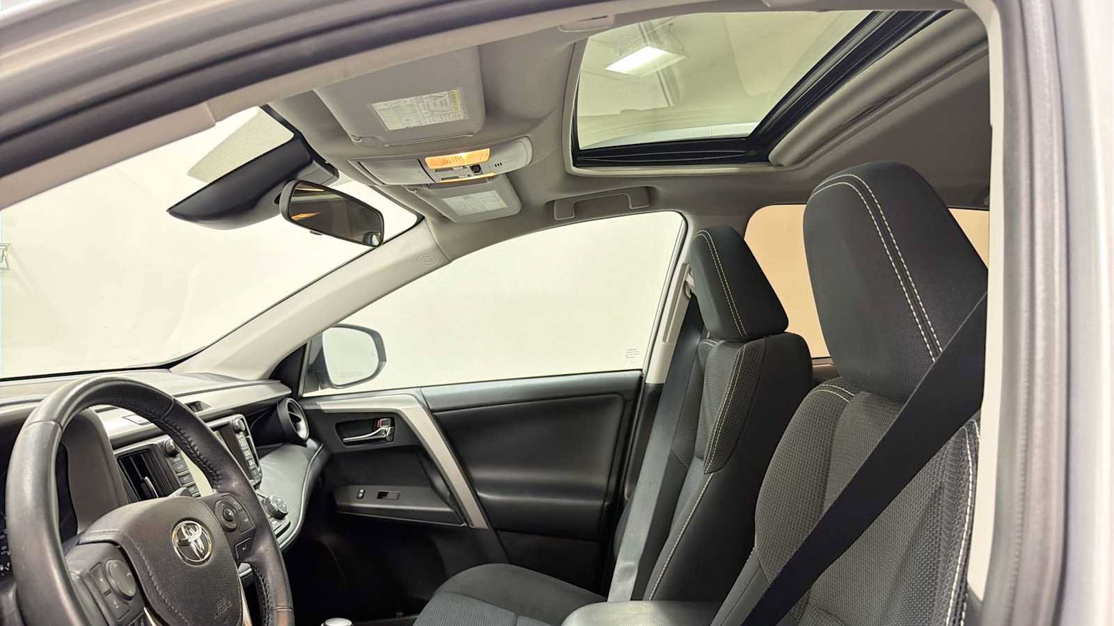 Used 2017 Toyota RAV4 XLE AWD/4WD image 24