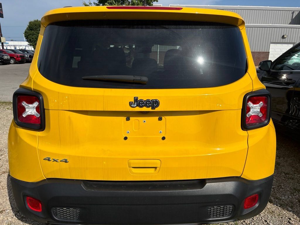 Used 2023 Jeep Renegade Latitude w/ Premium Group AWD/4WD image 11
