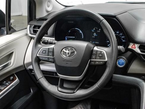 Used 2022 Toyota Sienna XLE w/ XLE Plus Package AWD/4WD image 26