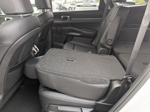 Used 2023 Kia Sorento EX w/ Panoramic Sunroof Package image 14