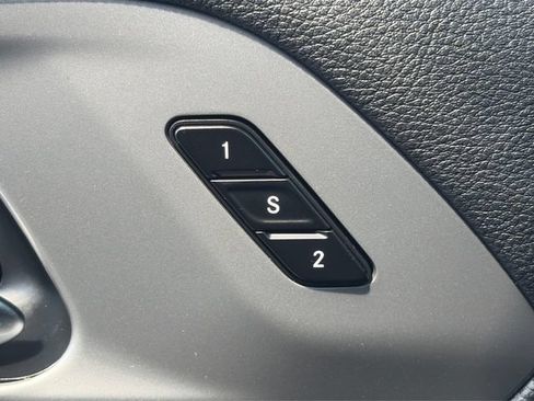 Used 2025 Chrysler Pacifica Select FWD image 51