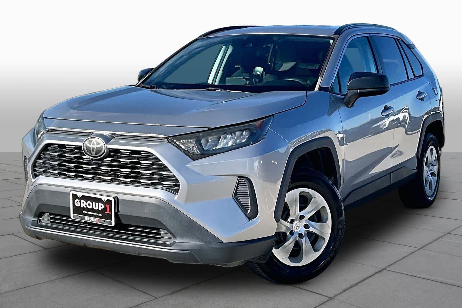 Used 2019 Toyota RAV4 LE FWD image 1