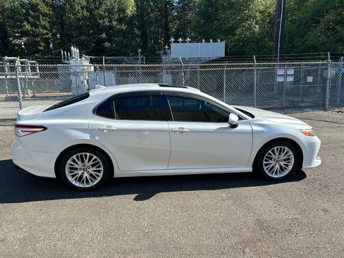 Used 2018 Toyota Camry XLE w/ Audio Package FWD image 4