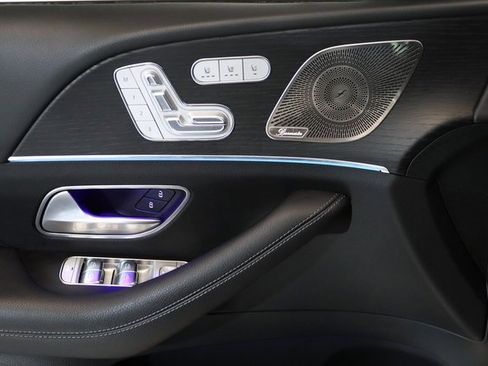 Used 2024 Mercedes-Benz GLE 450 4MATIC w/ AMG Line Exterior image 3