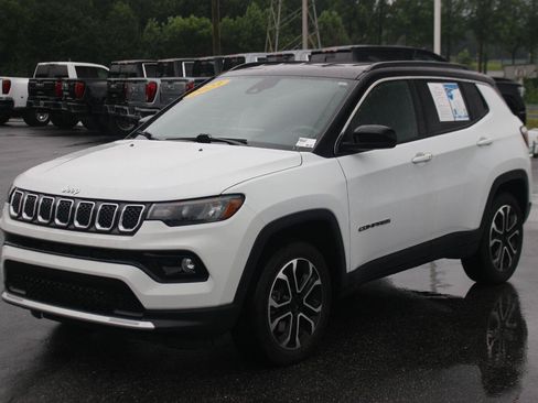 Used 2023 Jeep Compass Limited AWD/4WD image 3
