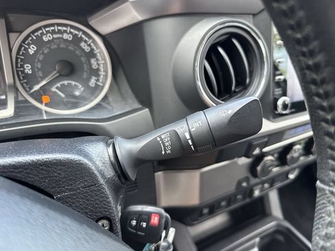 Used 2022 Toyota Tacoma SR5 RWD image 54