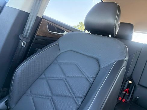 Used 2024 Volkswagen Atlas SE FWD image 22