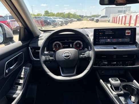 Used 2025 Nissan Rogue Platinum AWD/4WD image 27