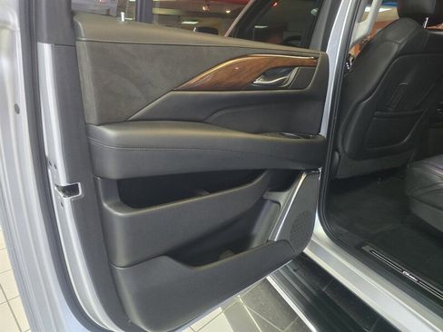 Used 2017 Cadillac Escalade ESV Premium Luxury image 10