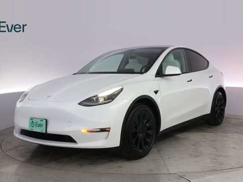 Used 2023 Tesla Model Y Long Range AWD/4WD image 2