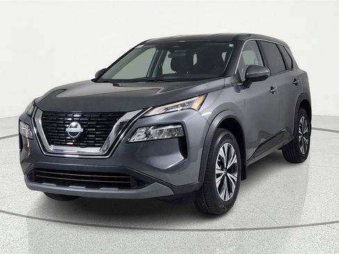 Used 2023 Nissan Rogue SV image 2
