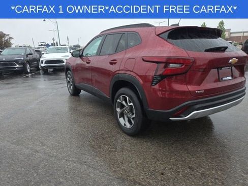 Used 2025 Chevrolet Trax LT w/ LT Convenience Package FWD image 14