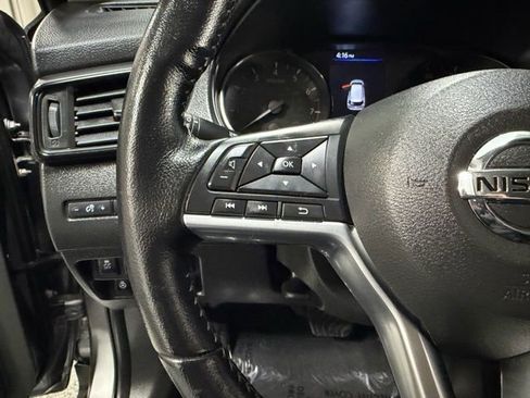 Used 2020 Nissan Rogue SV w/ Premium Package image 17
