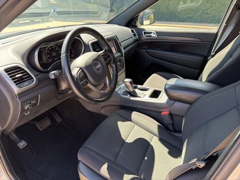 Used 2021 Jeep Grand Cherokee Laredo image 9