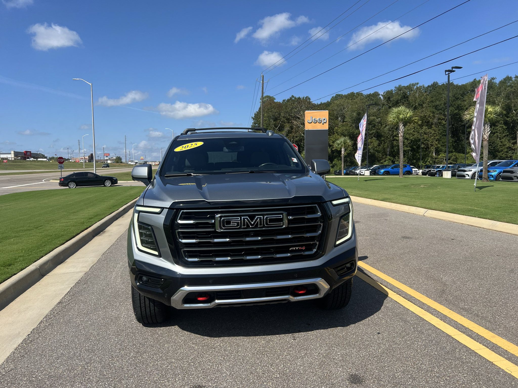 Used 2025 GMC Yukon AT4 w/ LPO, Get Active Package AWD/4WD image 4