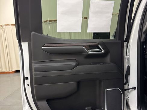 Used 2025 GMC Sierra 1500 SLT image 23