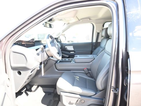 New 2026 Ford Expedition Active image 21