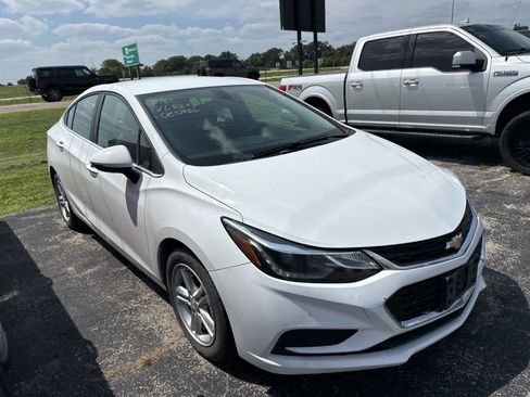 Used 2017 Chevrolet Cruze LT w/ Convenience Package FWD image 2