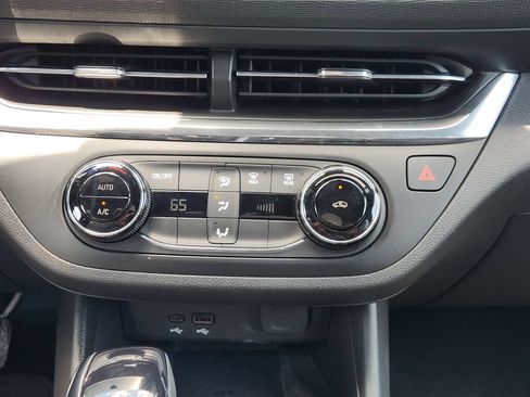 Used 2025 Buick Envista Preferred w/ Convenience II Package FWD image 22