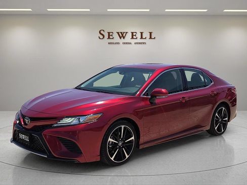 Used 2018 Toyota Camry XSE FWD image 1
