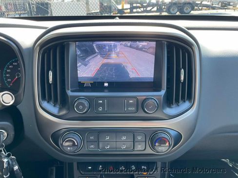 Used 2022 Chevrolet Colorado Z71 w/ Z71 Midnight Edition AWD/4WD image 16