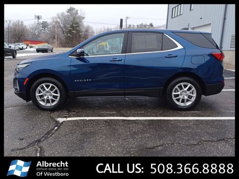 Used 2023 Chevrolet Equinox LT image 2