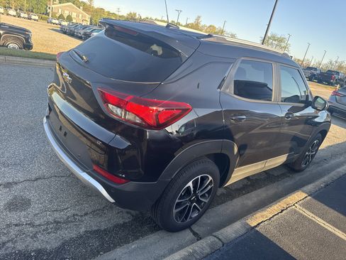 Certified 2025 Chevrolet TrailBlazer LT w/ Convenience Package image 10