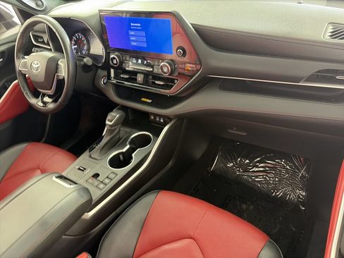 Used 2023 Toyota Highlander XSE FWD image 26