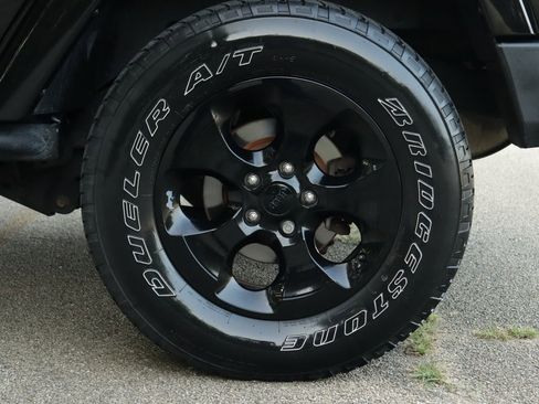 Used 2015 Jeep Wrangler Unlimited Sahara image 28