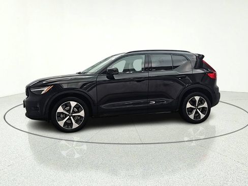 Used 2023 Volvo XC40 B5 Plus AWD/4WD image 4