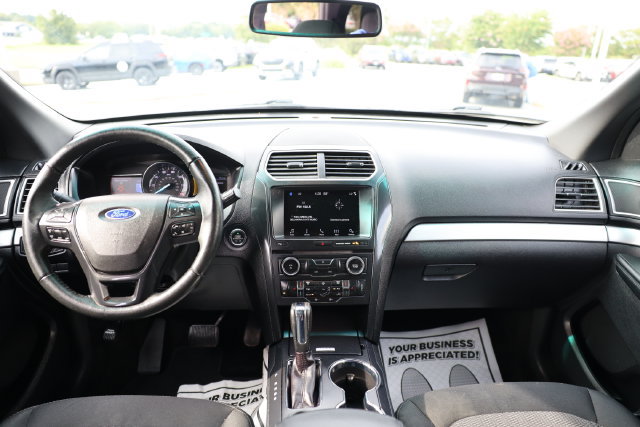 Used 2017 Ford Explorer XLT w/ Equipment Group 201A FWD image 12