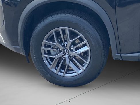 Used 2023 Nissan Rogue S image 9