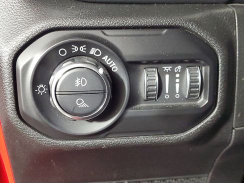 Used 2021 Jeep Gladiator Overland image 11